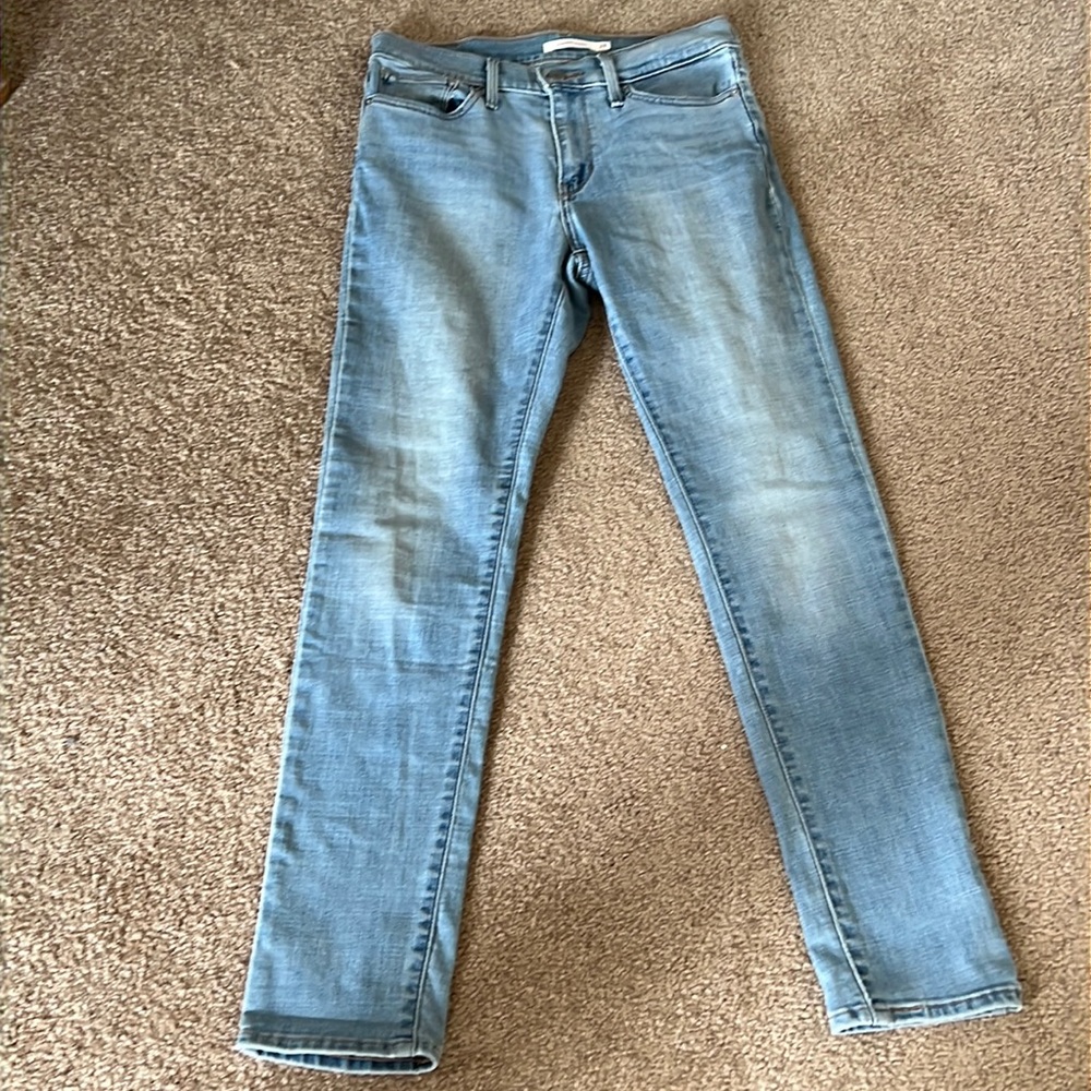 Levi’s slimming skinny size 28 light blue jeans